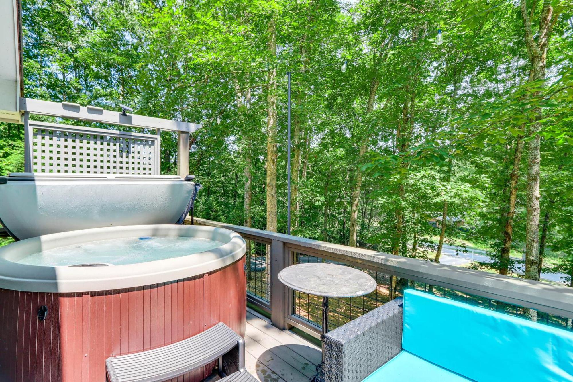 Pet-Friendly Home With Hot Tub In Blue Ridge! Exterior photo